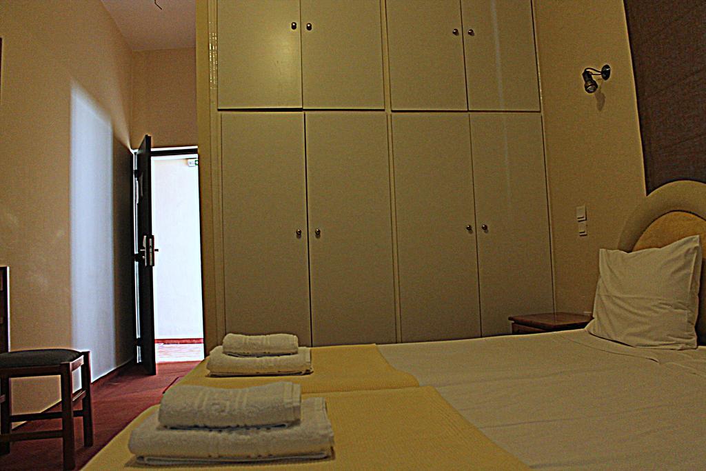 Hotel Drosia Messíni Esterno foto