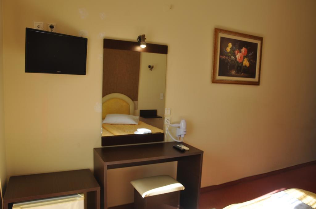 Hotel Drosia Messíni Esterno foto