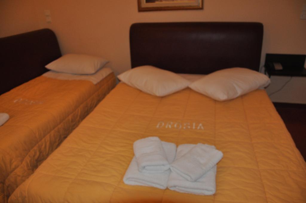Hotel Drosia Messíni Esterno foto